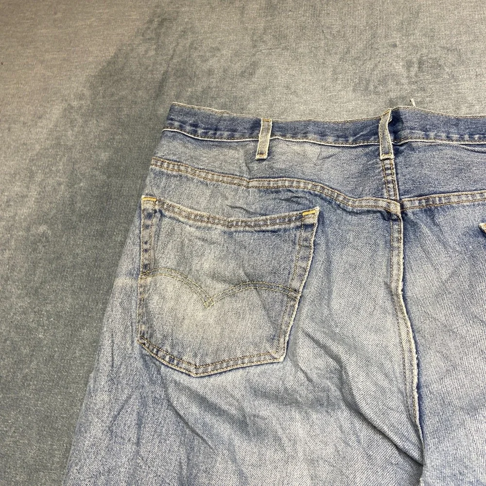 Levi's 550 Jeans Men 44x34 Blue Denim Light Wash Straight Relaxed Fit Whiskering
